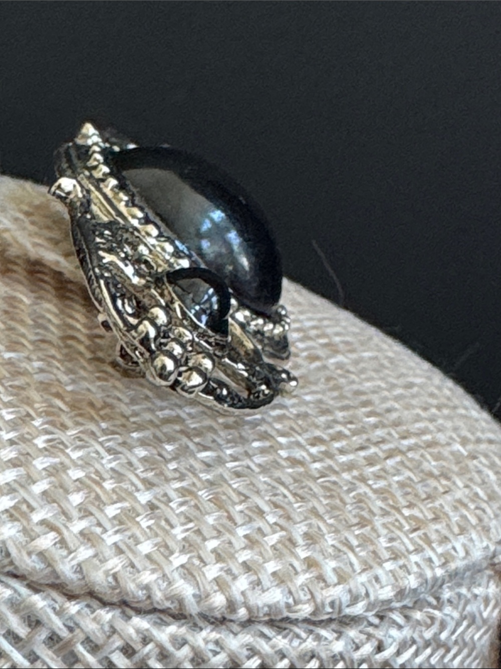 VTG Ornate Oval Siver-Tone Vintage Brooch Pin Black Stone - Picture 2 of 4